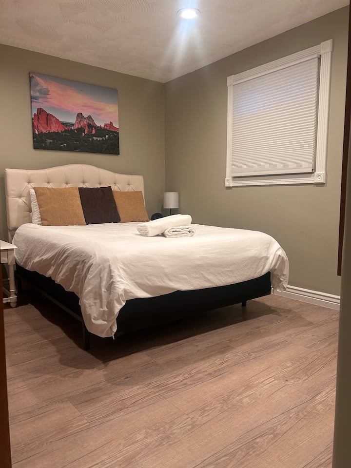 2号卧室刚刚进行了翻修，以确保隐私和额外空间 