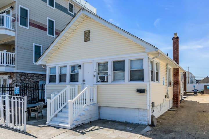 Skylit Beach Unitnear Boardwalk & Casino Pier - Seaside Heights, NJ