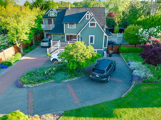 Character Stay across Swan Lake Nature Sanctuary gallery image 2