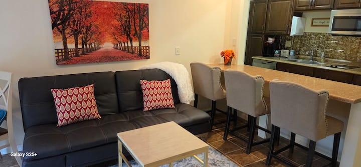 A+ Nature Nest: King-size Bed! - Liberty, MO