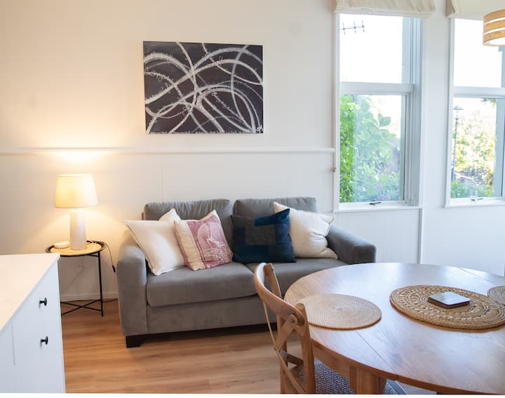 St Kilda
Apartment- Central, Peaceful, Sunny - Napier