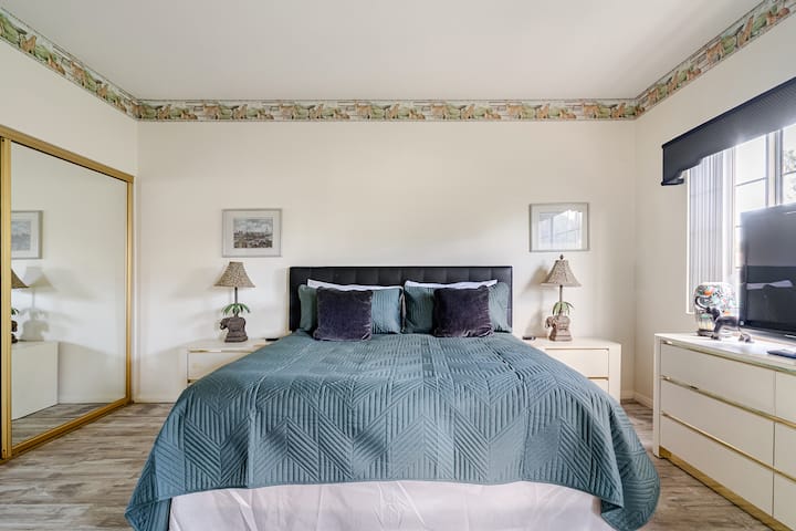 The primary bedroom features a king size bed.