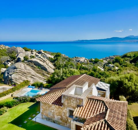 ArtVilla, private heated pool, Sea view, WiFi