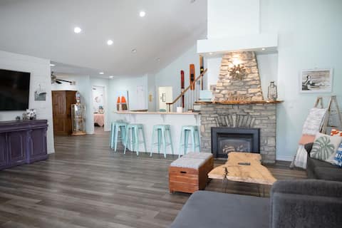 Family Friendly Getaway- Steps to Crystal Beach