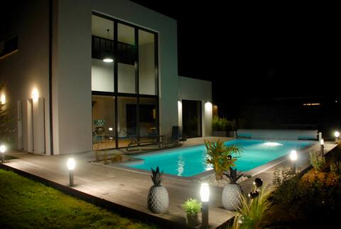 La Villa des Cotis - Private and Heated Pool