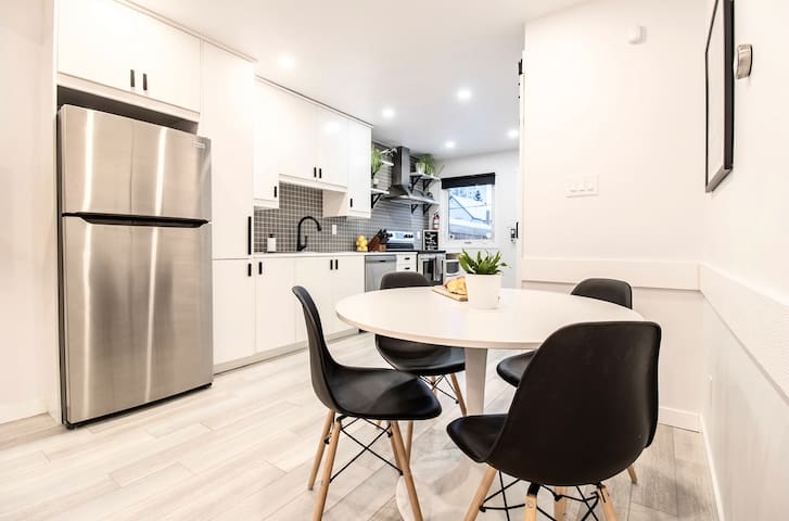 2BDR Entire House! St. Boniface Hospital w/Parking