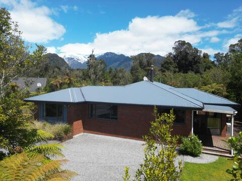 Six Kamahi Guest House & Studio Unit - Sleeps 12