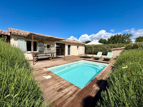 Villa with heated pool in the heart of the Luberon