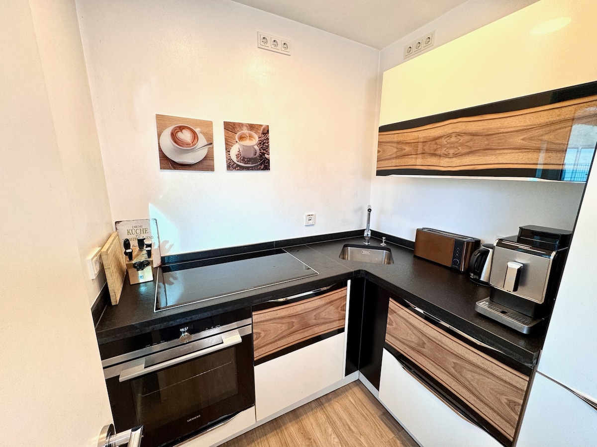 Apartment next to Porsche for lovers of technology and sound