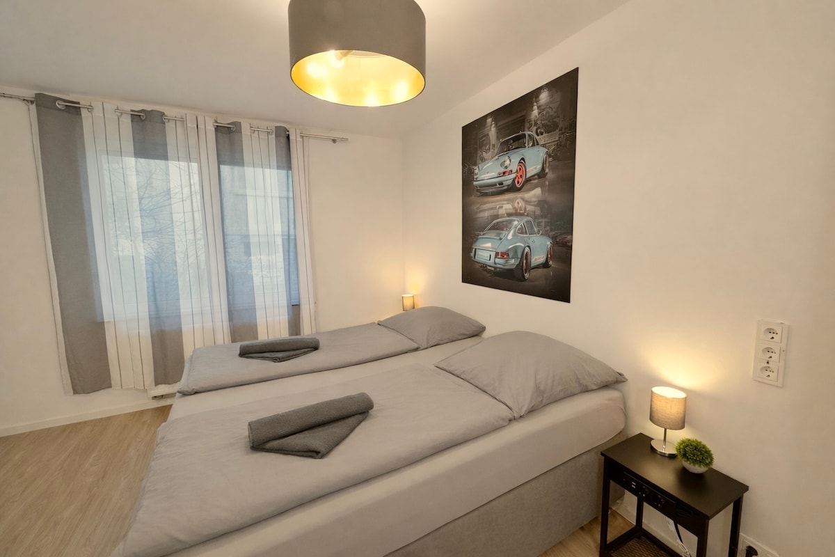 Apartment next to Porsche for lovers of technology and sound
