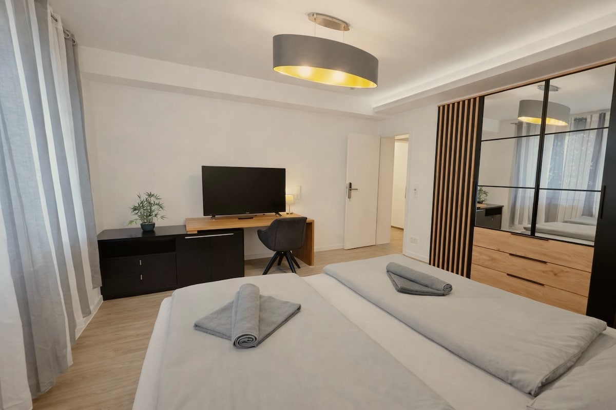 Apartment next to Porsche for lovers of technology and sound