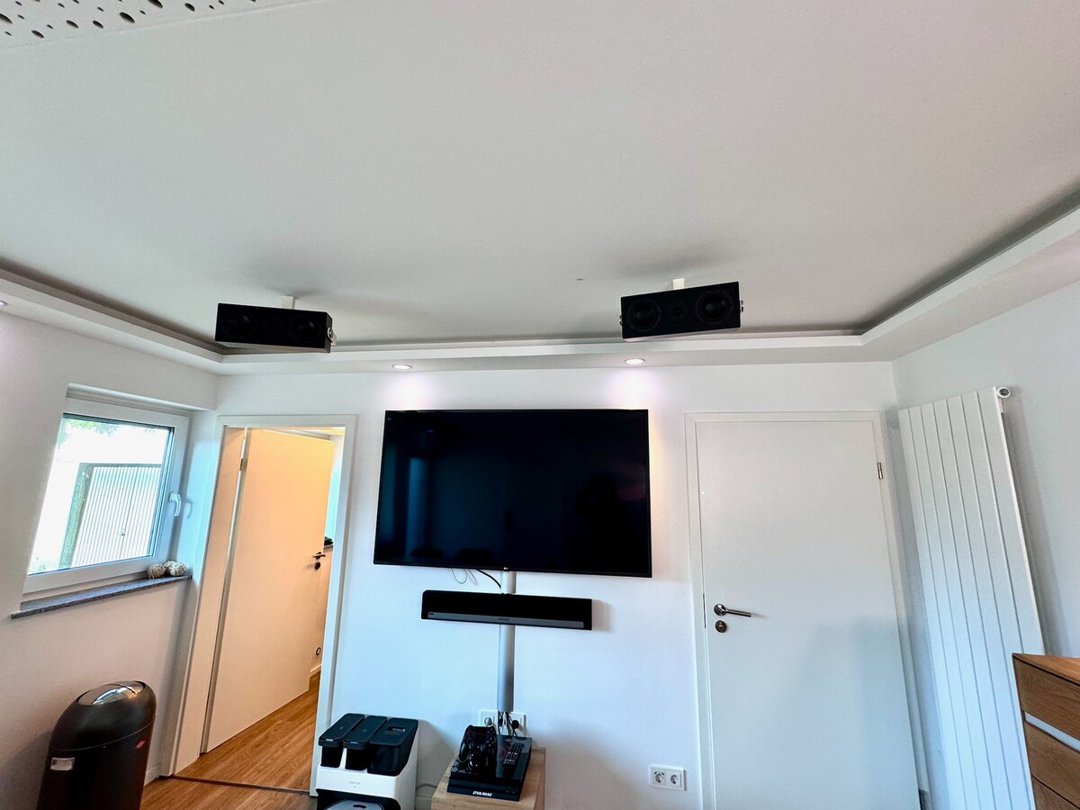 Apartment next to Porsche for lovers of technology and sound