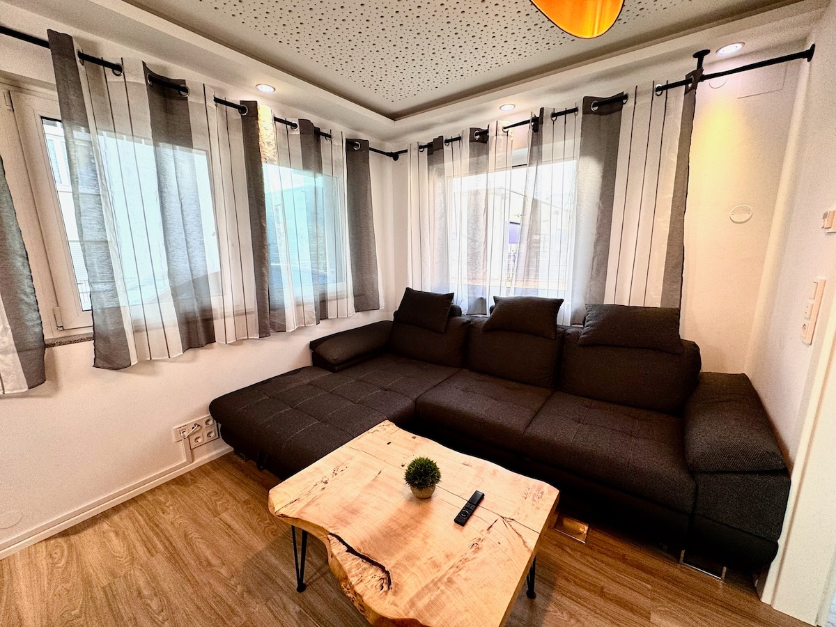 Apartment next to Porsche for lovers of technology and sound