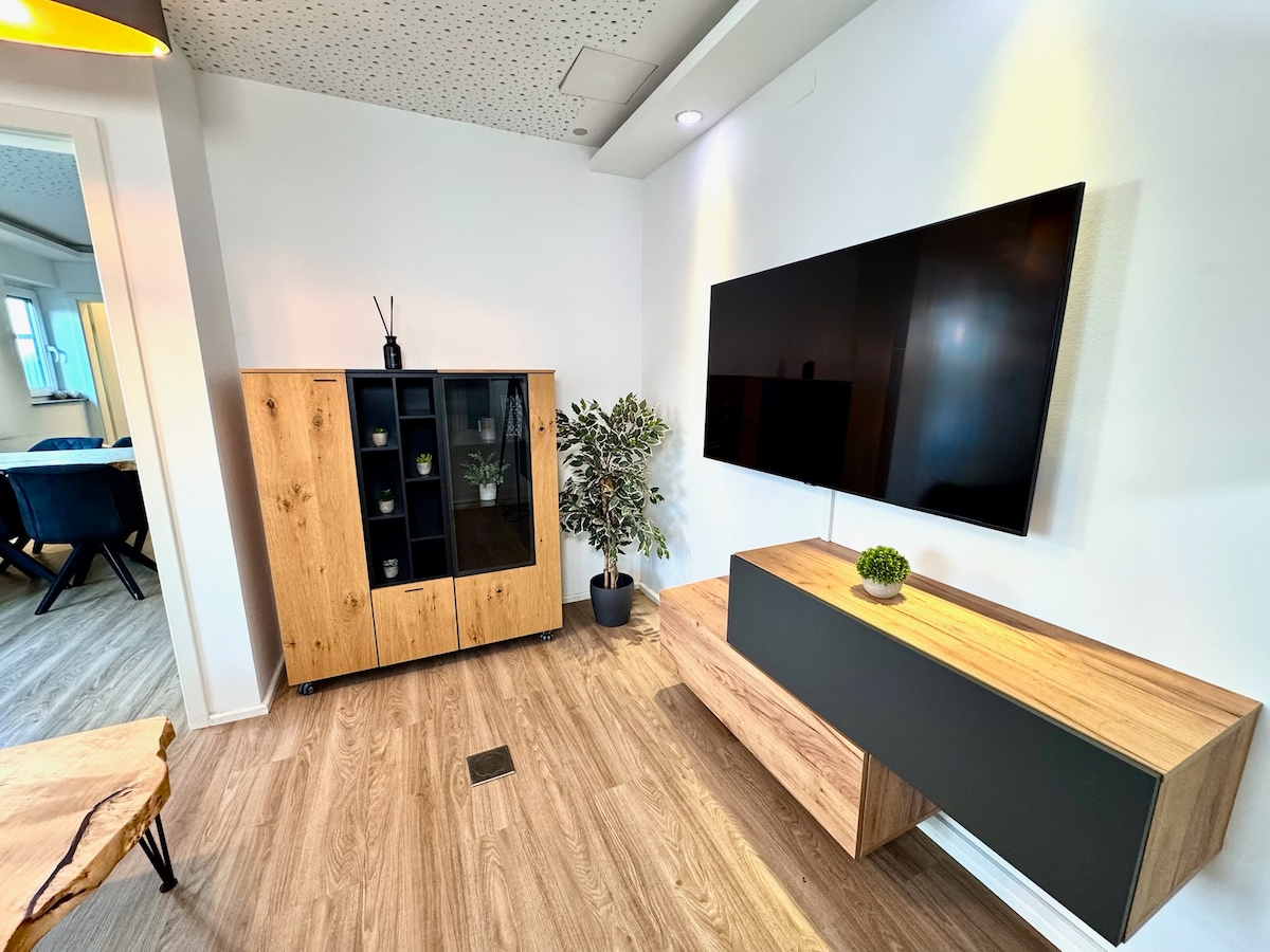 Apartment next to Porsche for lovers of technology and sound