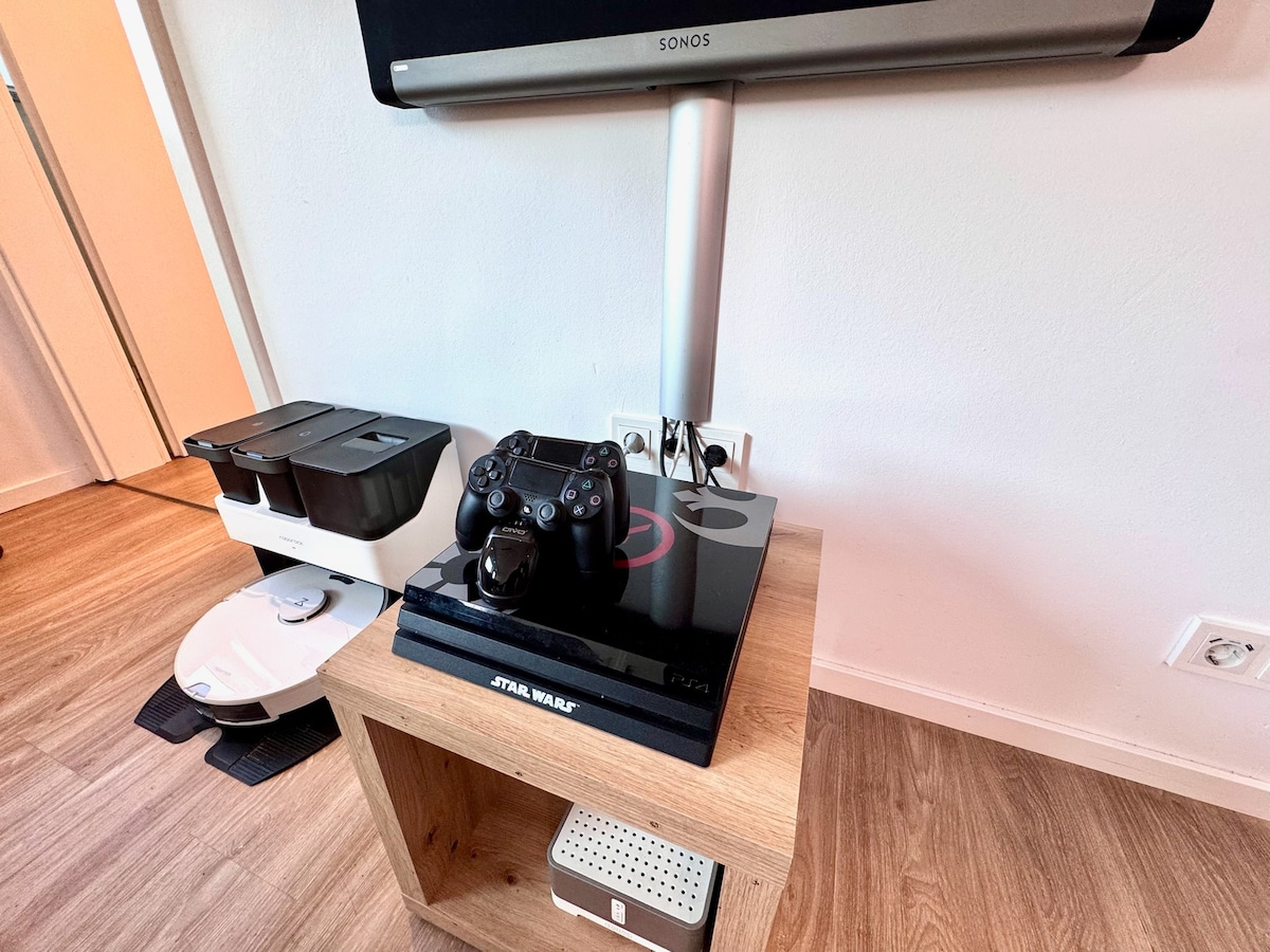 Apartment next to Porsche for lovers of technology and sound