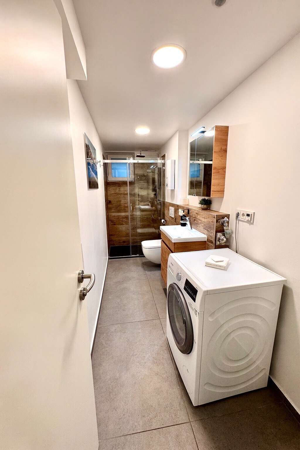 Apartment next to Porsche for lovers of technology and sound