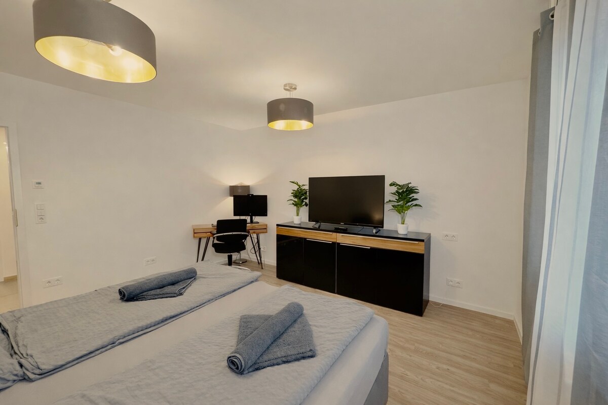 Apartment next to Porsche for lovers of technology and sound