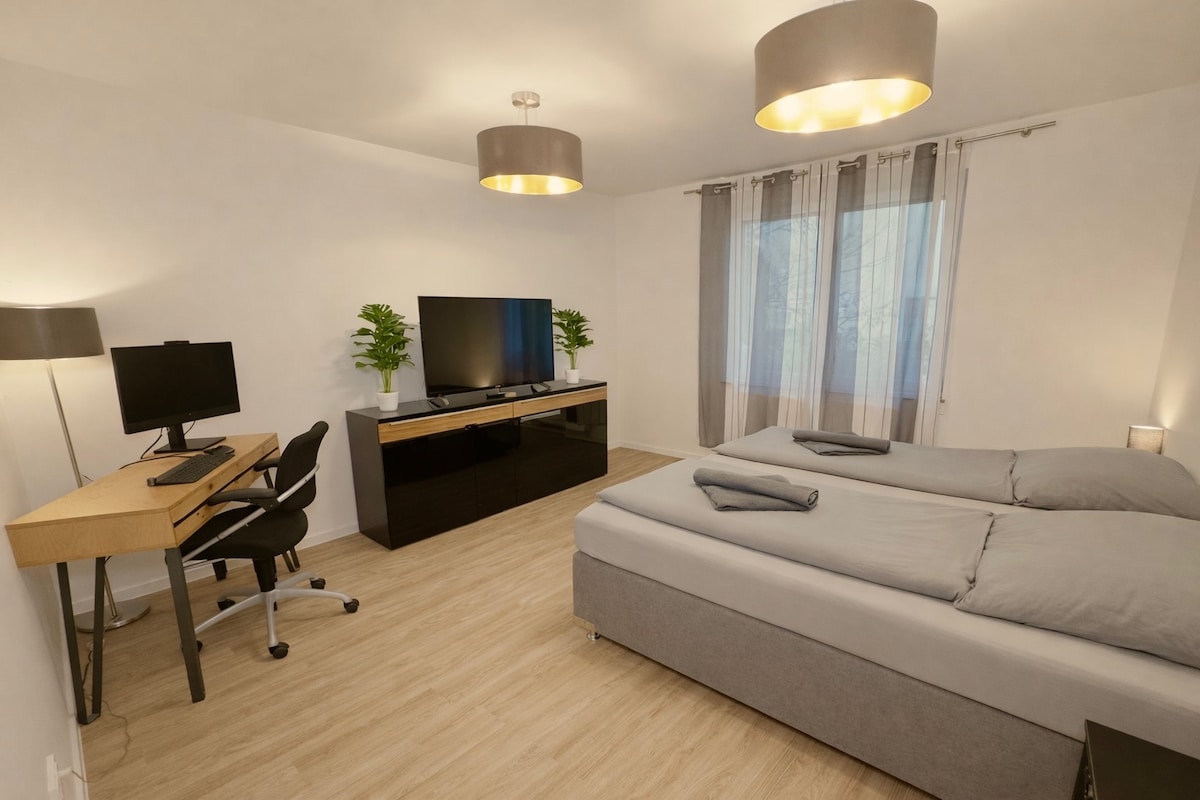 Apartment next to Porsche for lovers of technology and sound