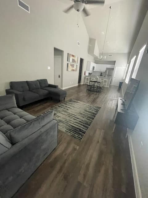 Lovely 2 bedroom apartment with private bathrooms