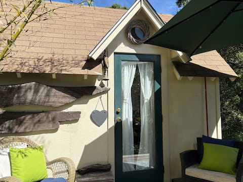 Rustic Cottage *****Hiking & Biking