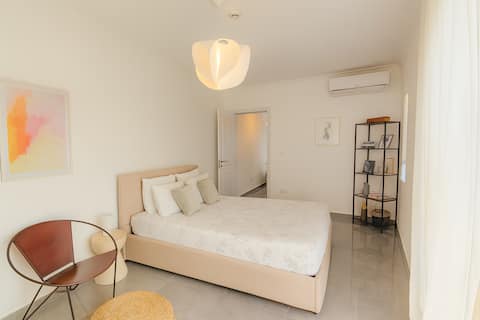 Sunny penthouse with large terrace