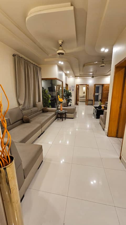 Full furnished 5 bedrooms 4 bath independ. portion