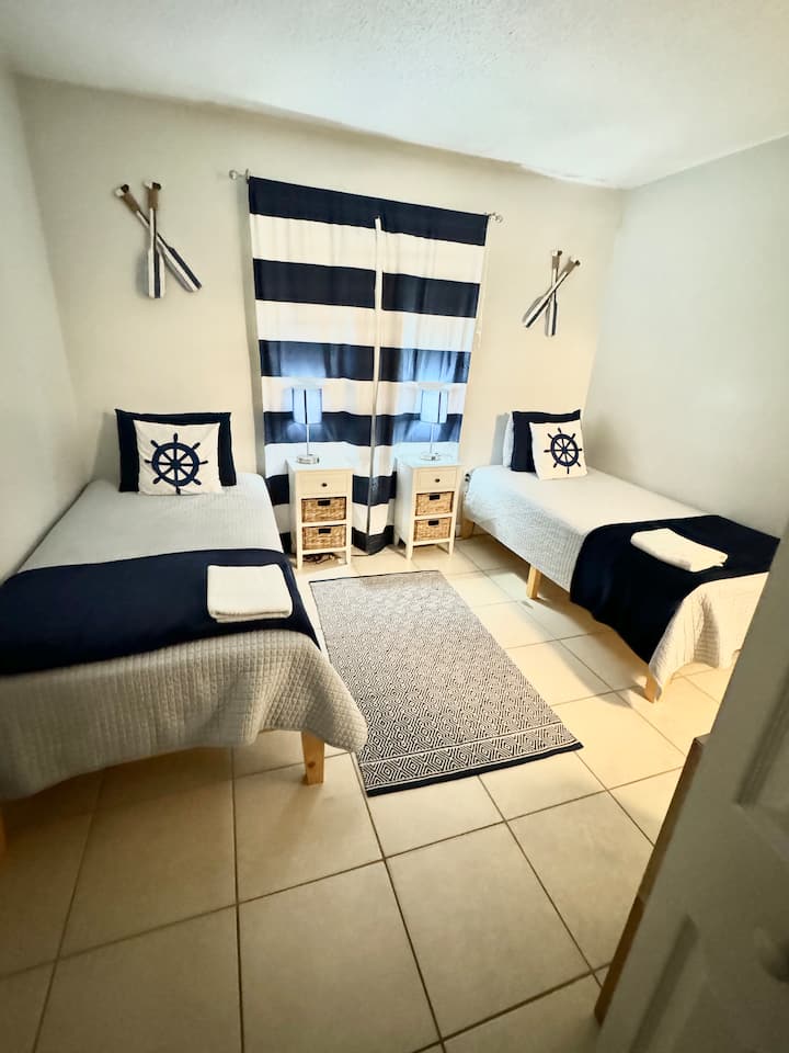 Dormitorio secundario con dos camas individuales