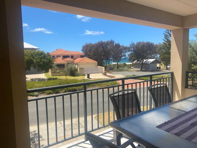 Relaxed Beachside Living gallery image 2