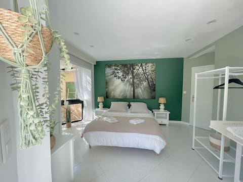 Family house for 6 people in a quiet area with garden