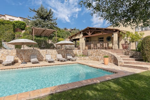 Luxury Villa Tainfony Pool, Sauna, BBQ, Gym, AC