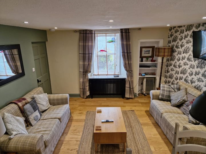 Dog Friendly Stone Cottage + Scenic River Views - Kelso