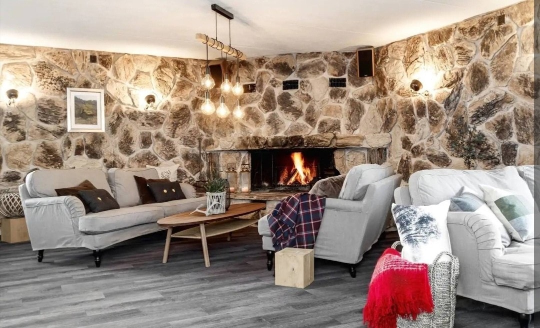 พื้นที่ส่วนรวมที่คุณใช้ร่วมกับผู้เข้าพักรายอื่น 

ห้องเตาผิงกว้างขวางแต่อบอุ่น