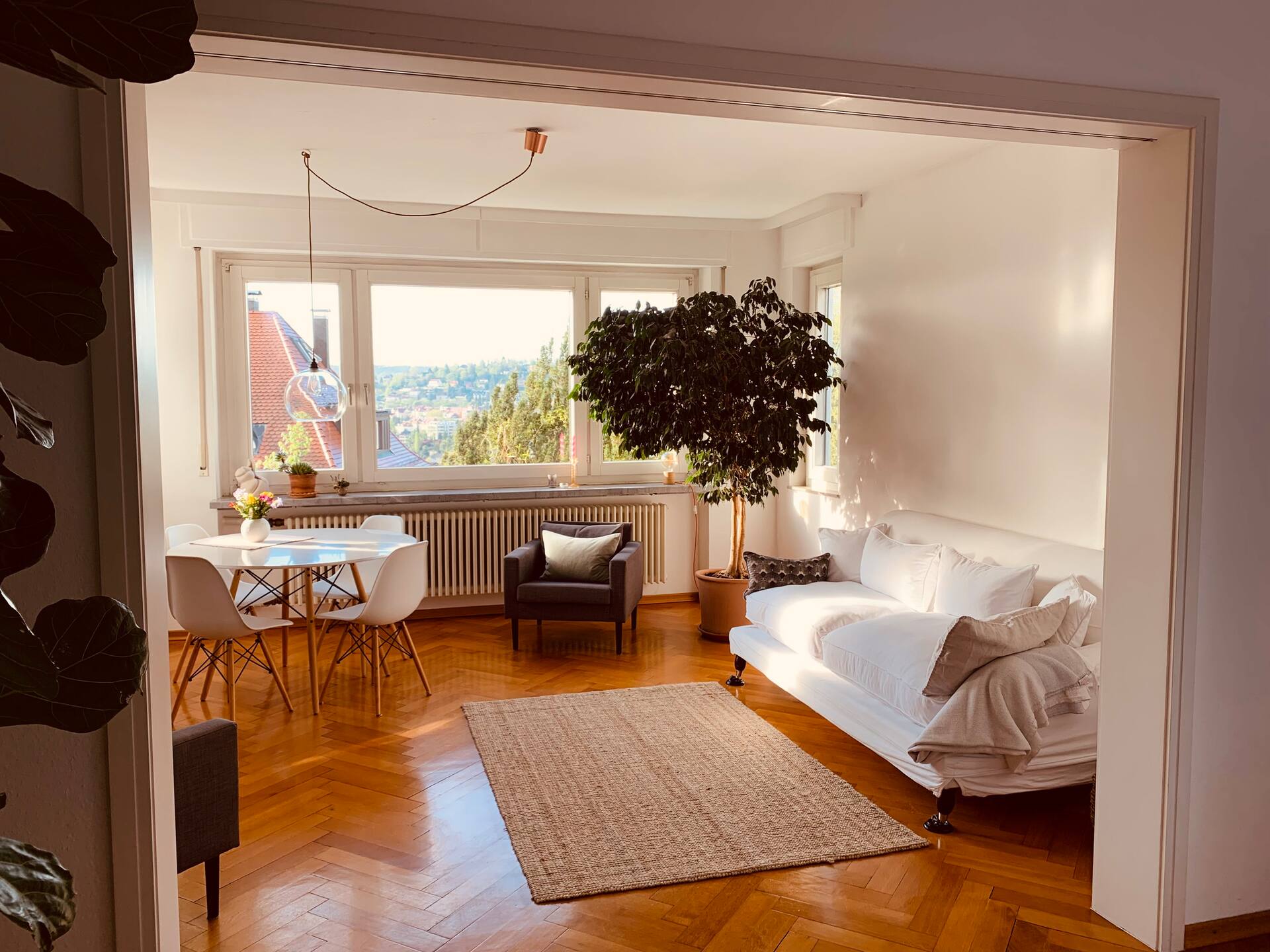 Sunny old building apartment in the west of Stuttgart