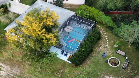 Pool + Heated spa Family friendly King suite Oasis