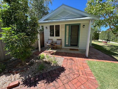 Popular Airbnb listing: Shetland Studio Woodside, Studio Room (2 guests) in Adelaide Hills Council