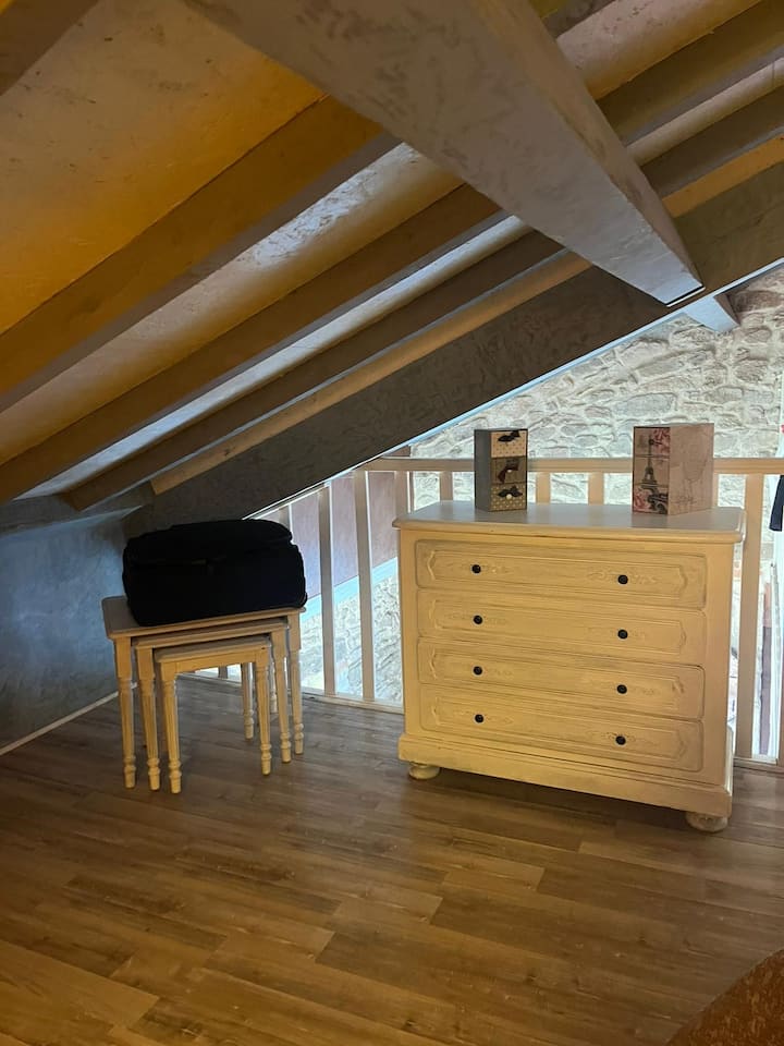 Ambienti i dhomës së gjumit