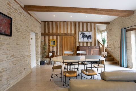 Pressoir house with pool and hot tub access