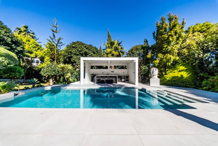 Spacious Villa - Puerto Banus/golf Sleeps Up To 12 - Marbella