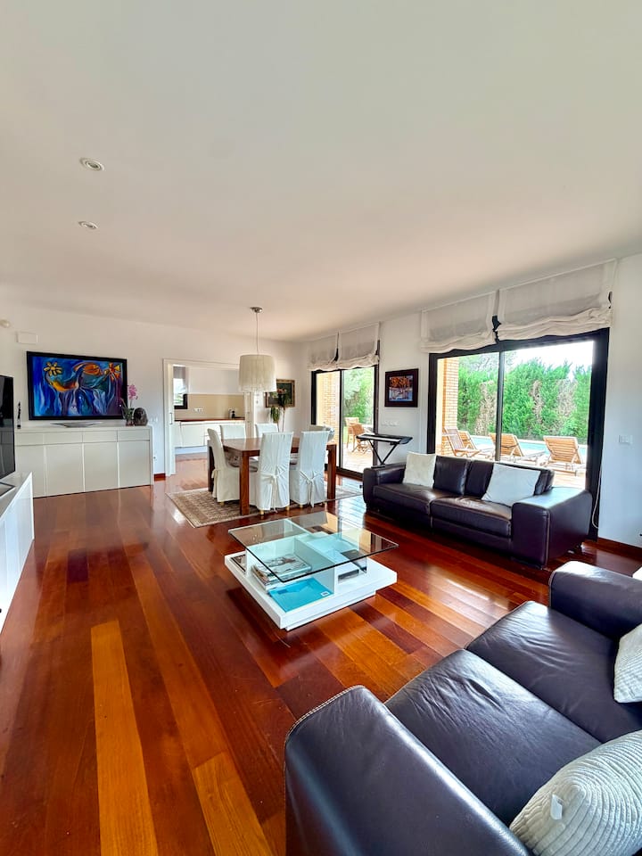 Espectacular Casa Con Piscina En Golf Peralada - Llançà