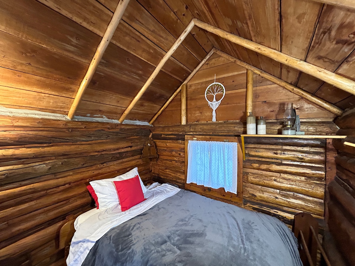 เตียงคู่ในเคบินที่นอนขนาดเล็ก 