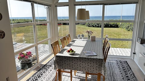 Lovely cottage with direct access to the beach
