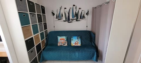 Top Airbnb: Waterfront cabin studio – Air conditioning, Wi-Fi, Parking à Canet En Roussillon