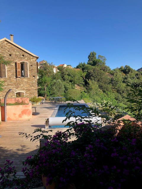 U Cantinone: Beautiful building between sea and mountain