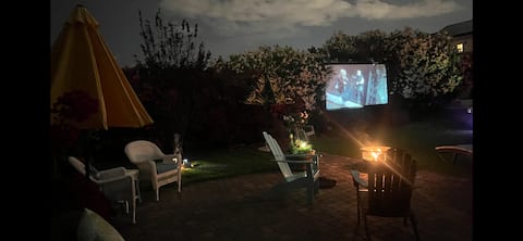 Pool/Tennis/Pickle Ball/10 Min to Strip