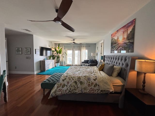 Pool/Tennis/Pickle Ball/10 Min to Strip gallery image 3