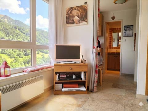 Popular Airbnb listing: cozy studio 4 p center station puy st vincent 1600 in Puy Saint Vincent