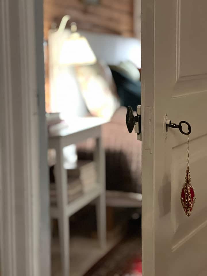 Chumba chako cha kulala chenye chumba cha kulala kinasubiri kwa hamu!