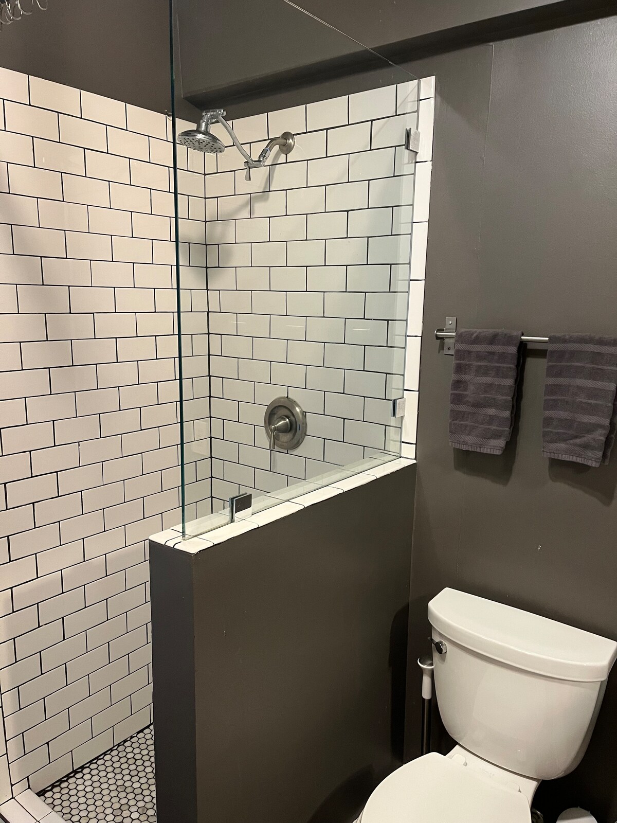 Close-in Central/East Garage Apt