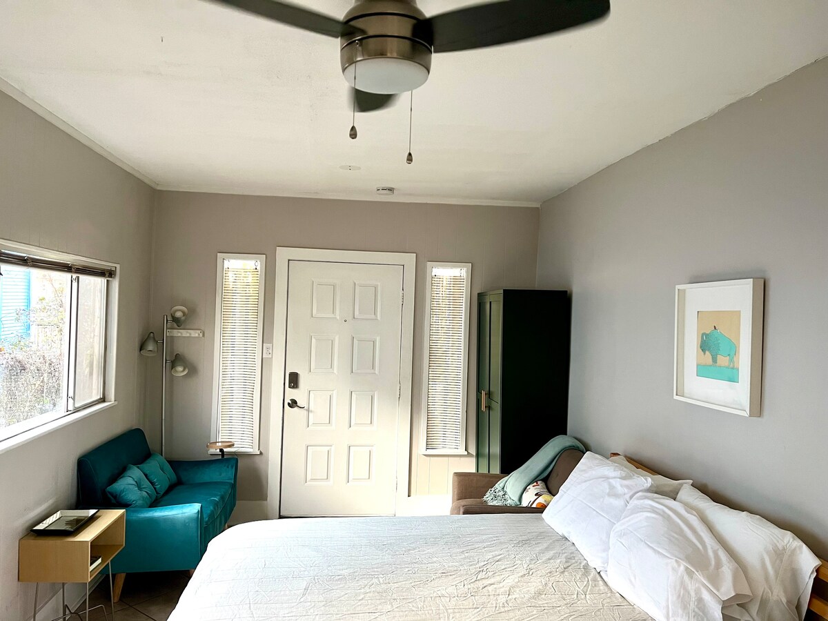 Close-in Central/East Garage Apt