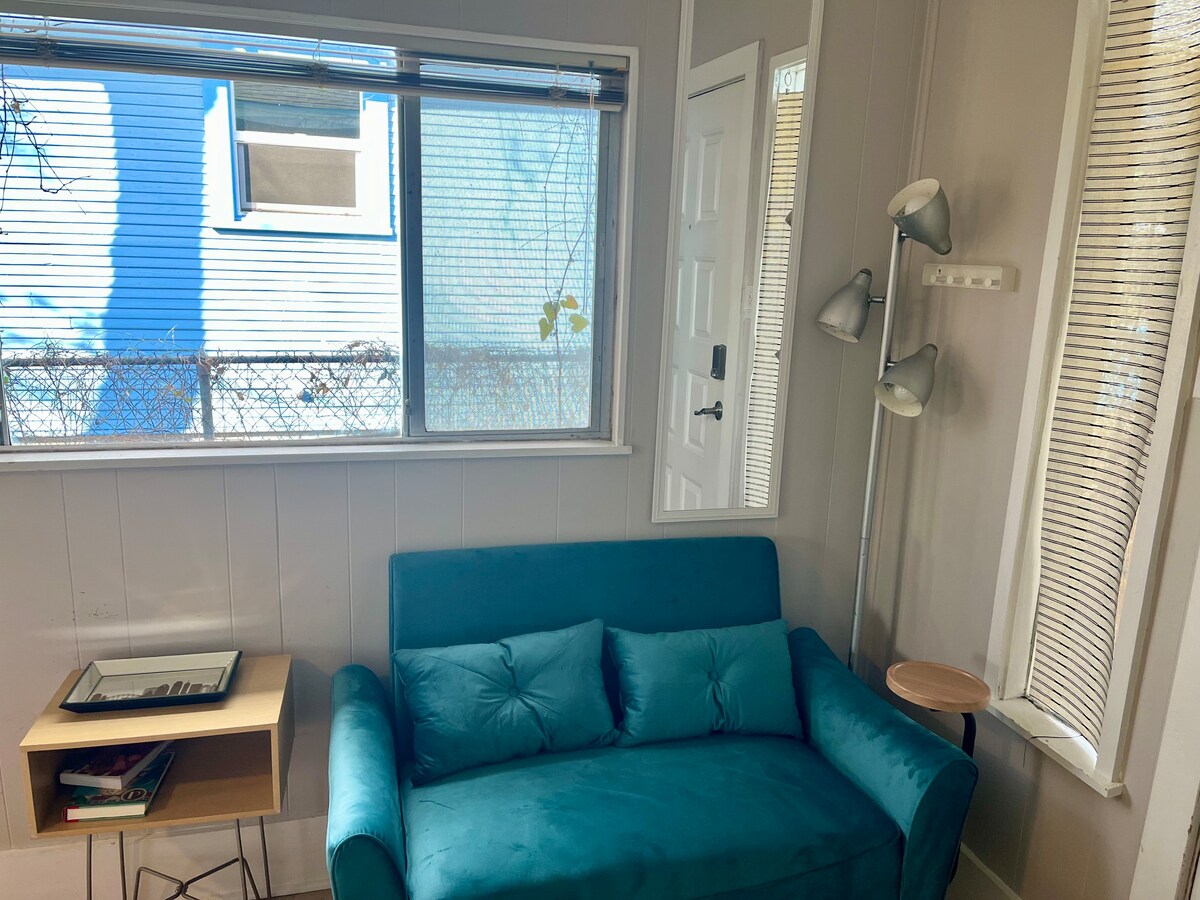 Close-in Central/East Garage Apt
